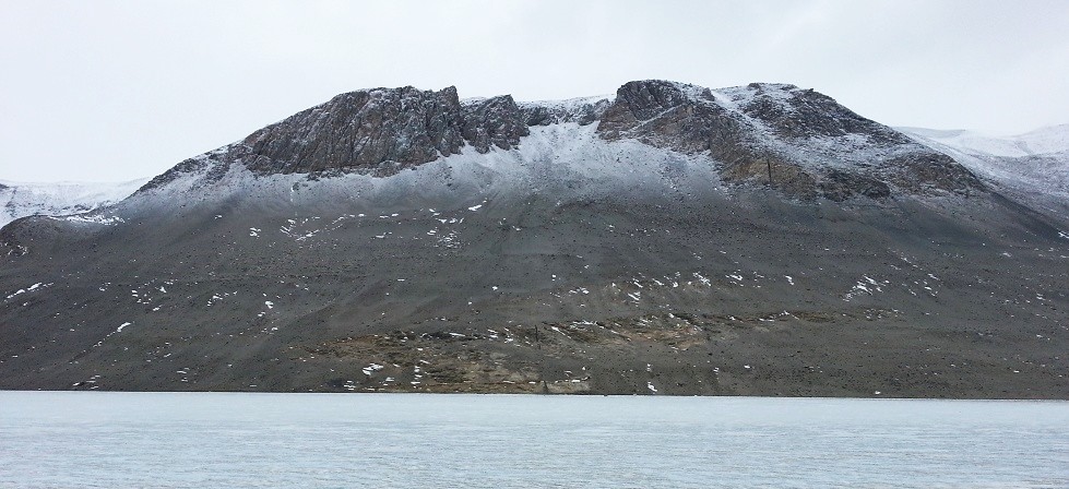 Snow_frosted_mountain